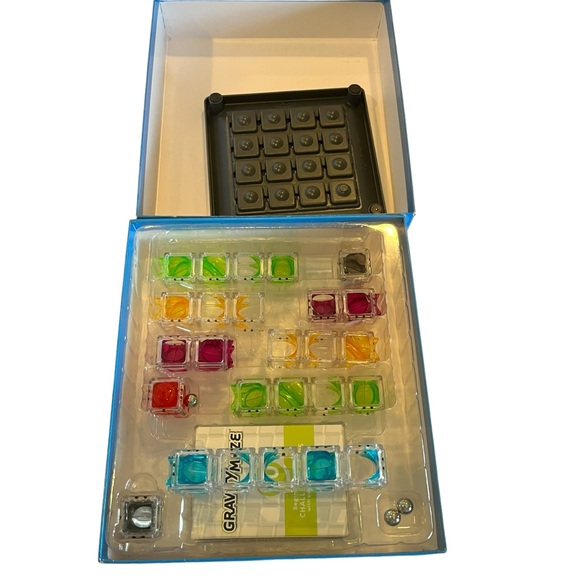 Gravity Maze Think Fun Logic Game - Picture 5 of 5